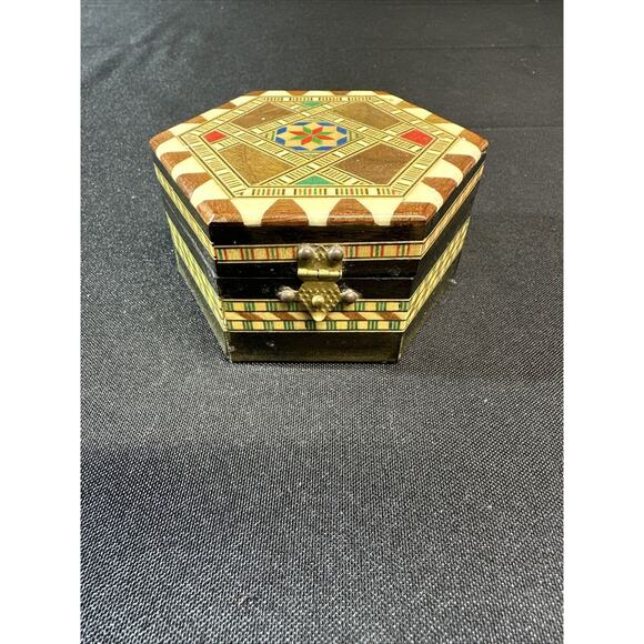 Vintage Victor Molero Inlaid Wooden Hexagon Trinket Box Hand Made In Spain - Picture 3 of 13